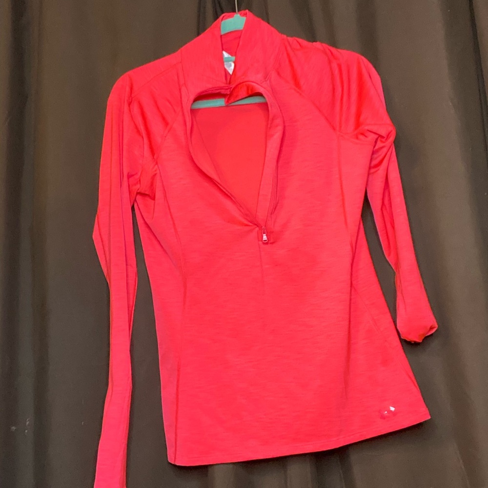Fitted underamour pull over